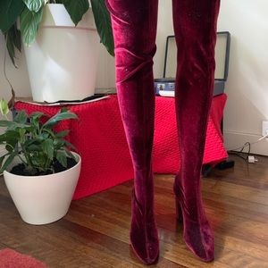 Knee-high red velvet boots Zara